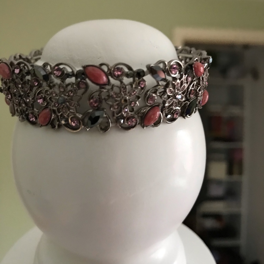 Very pretty adjustable bracelet